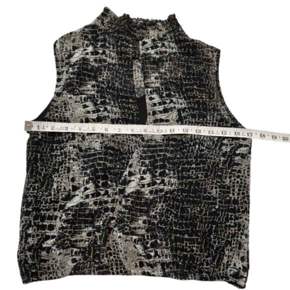 Sleeveless Mock Neck Animal Print Blouse - Picture 8 of 12